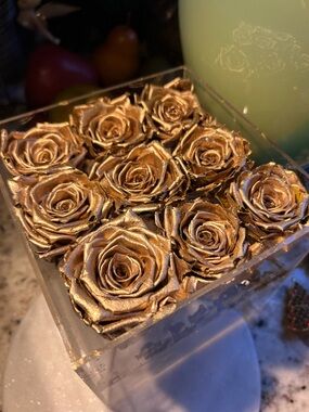 Lux Metallic Gold Preserved Rose Bouquet in Clear Acrylic Box